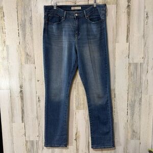 Signature by Levi Strauss Women's Straight Leg Blue Jeans